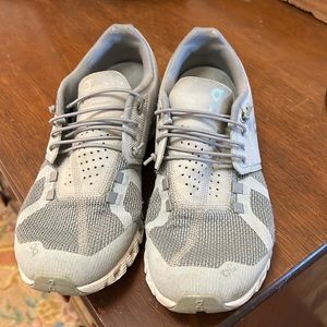 On cloud tennis shoes